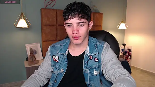 Snapshot of AlejooTwink chatting on February 2025 04:14:01 PM AlejooTwink online show from February 2025 04:14:01 PM
