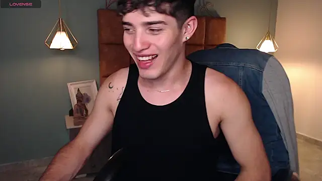 Snapshot of AlejooTwink chatting on February 2025 10:20:01 PM AlejooTwink online show from February 2025 10:20:01 PM
