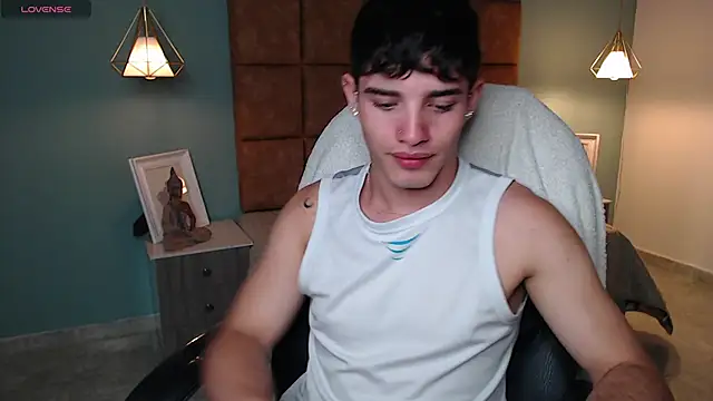 Snapshot of AlejooTwink chatting on February 2025 05:54:02 PM AlejooTwink online show from February 2025 05:54:02 PM