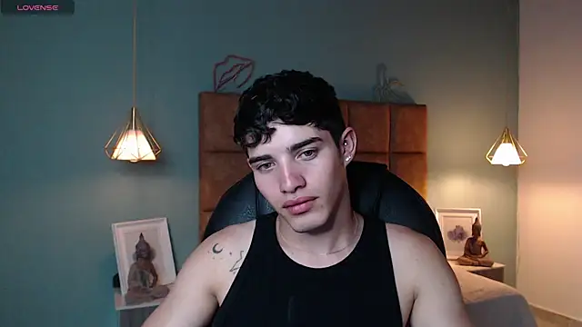 Snapshot of AlejooTwink chatting on February 2025 08:55:02 PM AlejooTwink online show from February 2025 08:55:02 PM