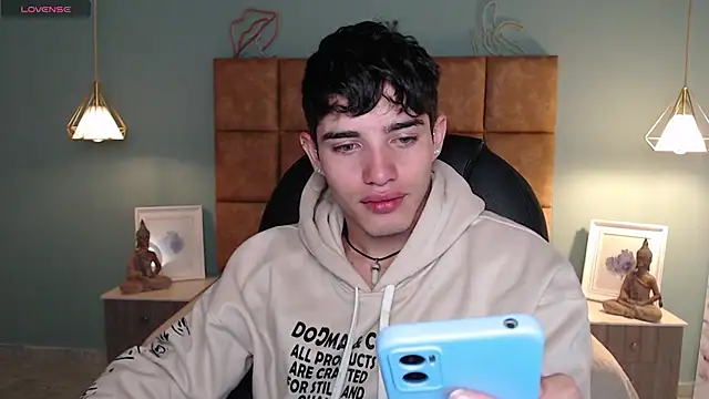 Snapshot of AlejooTwink chatting on February 2025 06:52:01 PM AlejooTwink online show from February 2025 06:52:01 PM