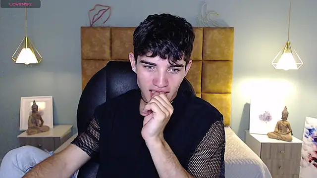 Snapshot of AlejooTwink chatting on February 2025 06:21:02 PM AlejooTwink online show from February 2025 06:21:02 PM
