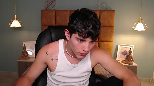Snapshot of AlejooTwink chatting on March 2025 12:50:01 AM AlejooTwink online show from March 2025 12:50:01 AM