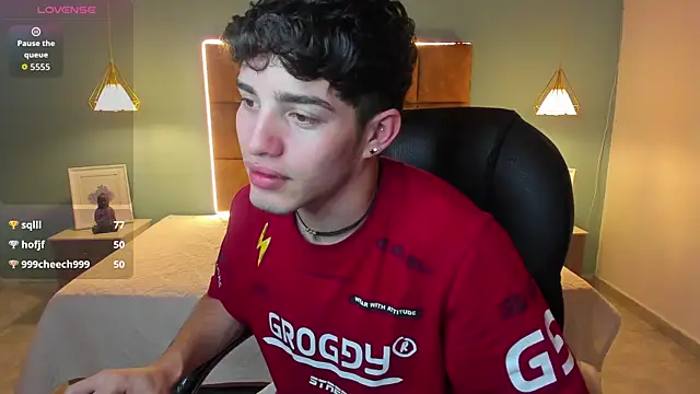 AlejooTwink online show from October 2025 06:43:01 PM