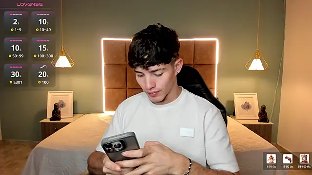 AlejooTwink online show from April 2026 05:44:02 AM