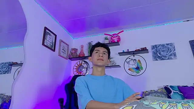 Noah tyler  online show from October 2025 08:09:02 PM