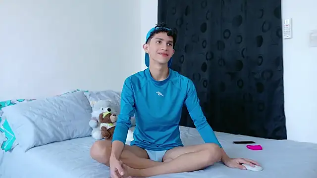 Noah tyler  online show from November 2025 05:45:02 PM