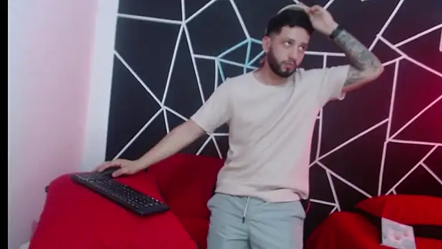 Snapshot of maxXximo777 chatting on January 2025 05:06:01 PM maxXximo777 online show from January 2025 05:06:01 PM