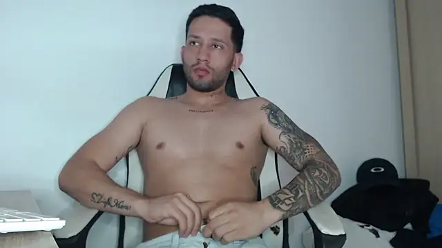 Snapshot of maxXximo777 chatting on January 2025 09:17:02 PM maxXximo777 online show from January 2025 09:17:02 PM