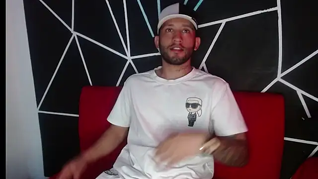 Snapshot of maxXximo777 chatting on February 2025 04:35:01 PM maxXximo777 online show from February 2025 04:35:01 PM