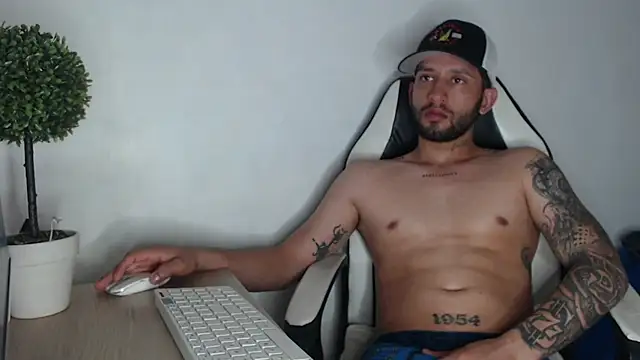 Snapshot of maxXximo777 chatting on February 2025 08:50:02 PM maxXximo777 online show from February 2025 08:50:02 PM