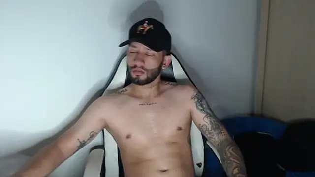 Snapshot of maxXximo777 chatting on March 2025 01:06:02 PM maxXximo777 online show from March 2025 01:06:02 PM