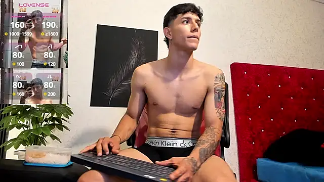 Cristopher23  online show from March 2025 08:05:01 PM