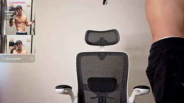 Cristopher23  online show from October 2025 01:10:01 PM