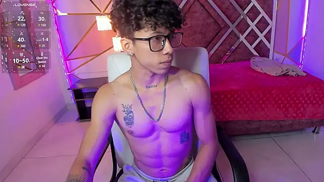 AkazaBoy  online show from February 2025 04:24:02 AM