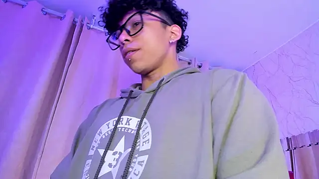 AkazaBoy  online show from December 2025 04:30:02 AM