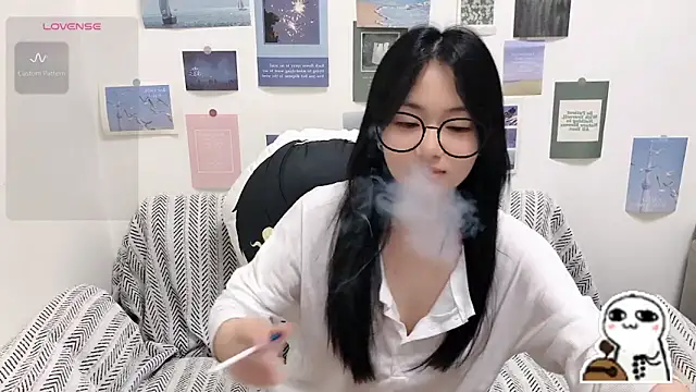 Snapshot of LiLiYbaby chatting on June 2026 06:39:01 AM LiLiYbaby online show from June 2026 06:39:01 AM