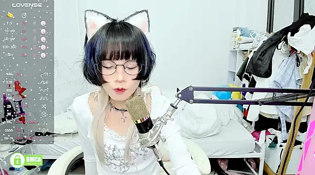 Snapshot of RassieRaph chatting on March 2025 04:00:02 PM RassieRaph online show from March 2025 04:00:02 PM