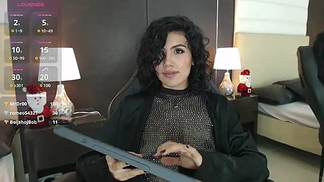 LeeThompson  online show from December 2024 06:03:02 PM