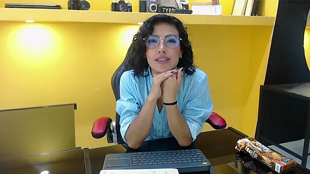 LeeThompson  online show from December 2024 08:23:02 PM