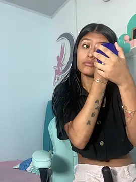 Snapshot of _18_laura chatting on November 2025 04:00:02 AM 18 laura online show from November 2025 04:00:02 AM