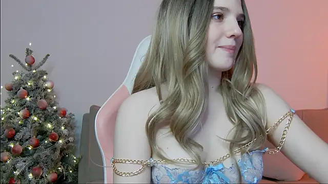 Snapshot of Roxieex chatting on December 2024 03:18:02 AM Roxieex online show from December 2024 03:18:02 AM