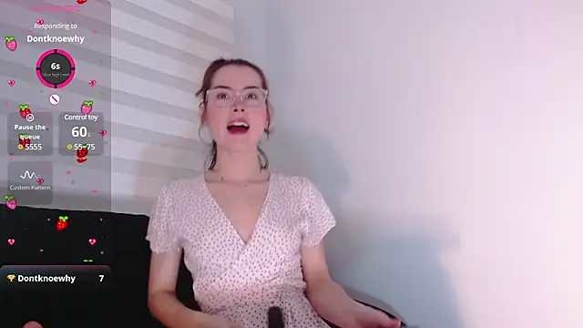 Snapshot of joan_didion chatting on December 2024 04:48:02 AM joan didion online show from December 2024 04:48:02 AM