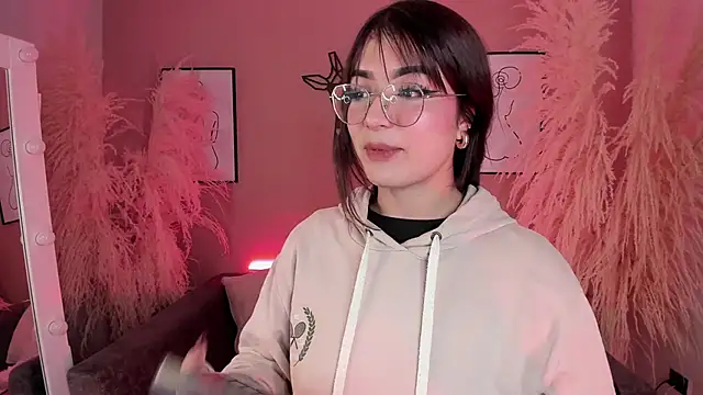 Snapshot of Megan_mooree_ chatting on January 2025 06:01:02 PM Megan mooree online show from January 2025 06:01:02 PM
