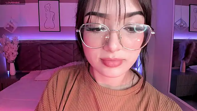 Snapshot of Megan_mooree_ chatting on January 2025 07:00:02 PM Megan mooree online show from January 2025 07:00:02 PM