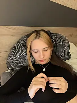 Holly Molii online show from June 2026 06:52:02 AM