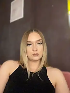 Snapshot of Alisa_Rise chatting on June 2026 08:00:01 PM Alisa Rise online show from June 2026 08:00:01 PM
