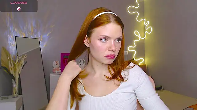 Red  Candy online show from March 2025 03:35:01 PM