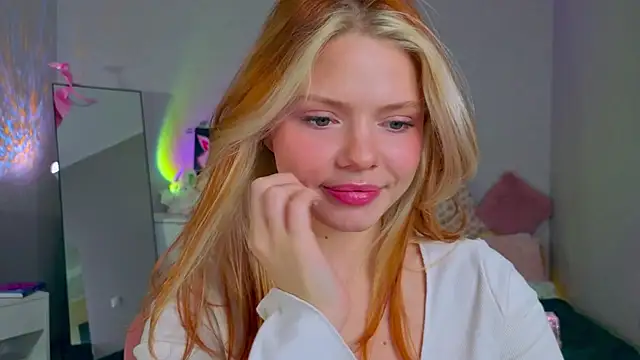 Red  Candy online show from November 2025 12:33:01 PM