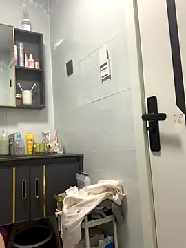 Aimeil online show from October 2025 02:04:02 PM