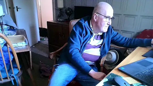 Adamdaddybear online show from February 2025 01:41:02 PM