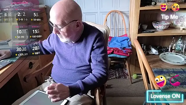 Adamdaddybear online show from September 2025 12:50:01 PM