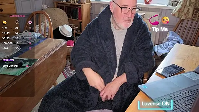 Adamdaddybear online show from November 2025 09:28:02 AM