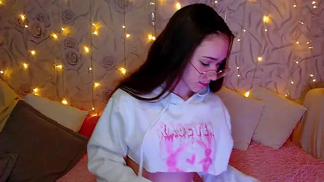 Snapshot of fluffy_kitty_ chatting on October 2025 03:25:02 PM fluffy kitty online show from October 2025 03:25:02 PM