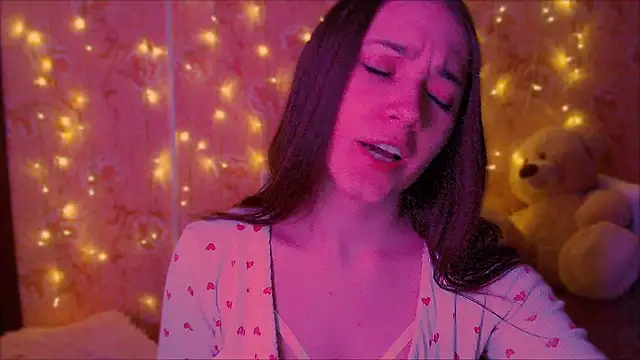 Snapshot of fluffy_kitty_ chatting on February 2026 06:28:01 PM fluffy kitty online show from February 2026 06:28:01 PM