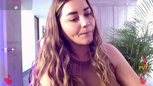 Snapshot of Lucia_star__ chatting on January 2026 06:32:02 PM Lucia star online show from January 2026 06:32:02 PM