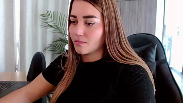 Snapshot of Lucia_star__ chatting on January 2026 08:45:02 PM Lucia star online show from January 2026 08:45:02 PM