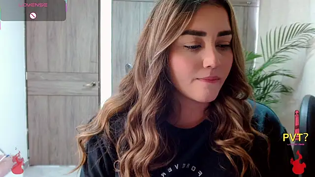 Snapshot of Lucia_star__ chatting on February 2026 05:11:01 PM Lucia star online show from February 2026 05:11:01 PM