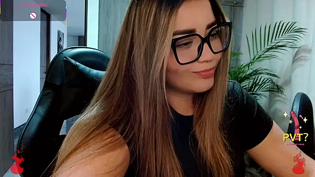 Snapshot of Lucia_star__ chatting on February 2026 08:05:01 PM Lucia star online show from February 2026 08:05:01 PM