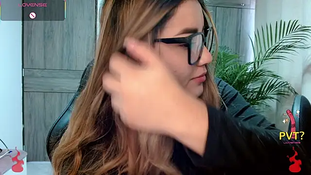 Snapshot of Lucia_star__ chatting on February 2026 01:43:01 PM Lucia star online show from February 2026 01:43:01 PM