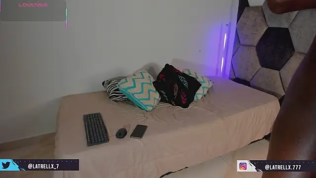 Snapshot of Latrellx7 chatting on July 2026 03:31:02 AM Latrellx7 online show from July 2026 03:31:02 AM