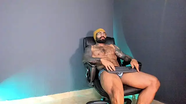 Snapshot of Brock_hurn1 chatting on February 2025 02:23:02 AM Brock hurn1 online show from February 2025 02:23:02 AM