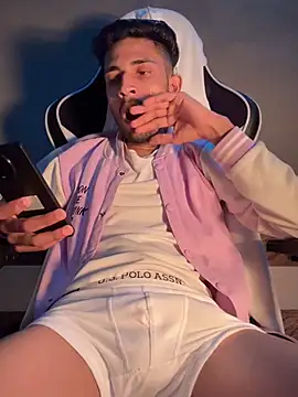 Snapshot of AjaxStar chatting on February 2026 01:04:01 PM AjaxStar online show from February 2026 01:04:01 PM