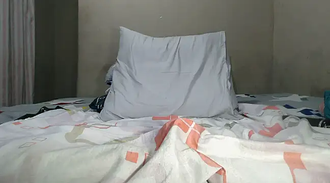 Snapshot of WetwetPussy31 chatting on March 2025 08:00:01 PM WetwetPussy31 online show from March 2025 08:00:01 PM
