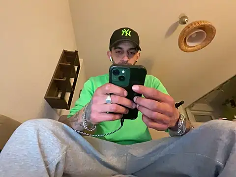 Rebeu313 online show from March 2025 11:00:02 PM