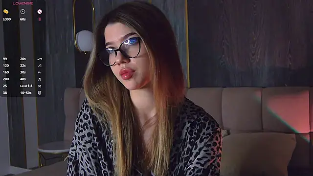 Sara Lewiis online show from October 2025 04:29:02 PM